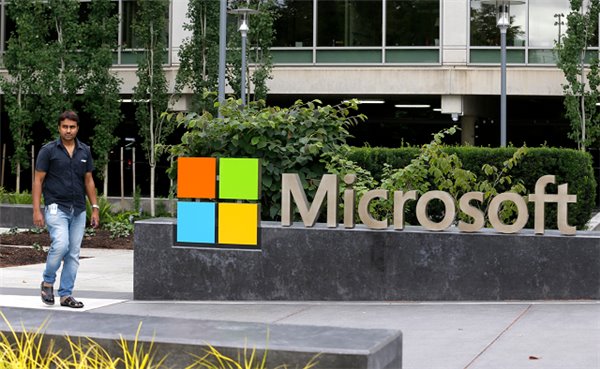 微軟CEO納德拉上臺后，“鮑爾默時代”的老兵還剩幾何？